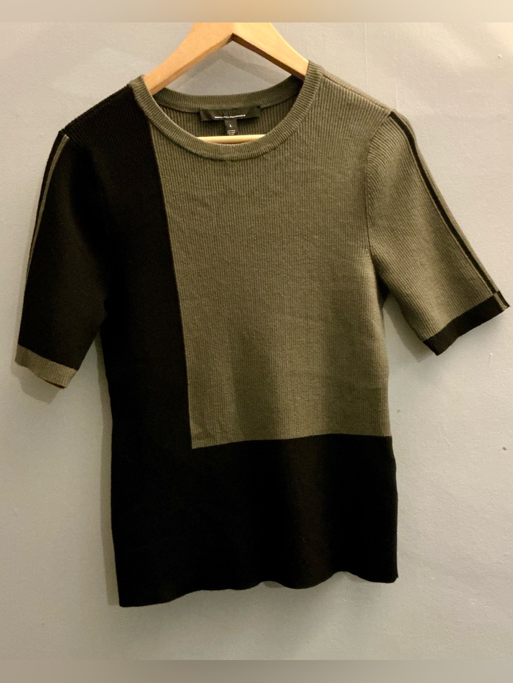 WHBM Colorblock Ribbed Knit Top Size L NWT Olive Black Short Sleeve